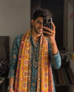 The Royal Mirror-Work Selfie